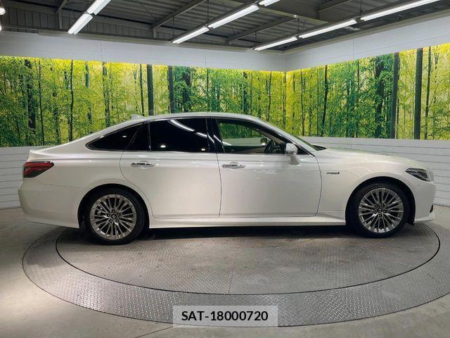 Toyota CROWN SEDAN 2018-11 8795625-19
