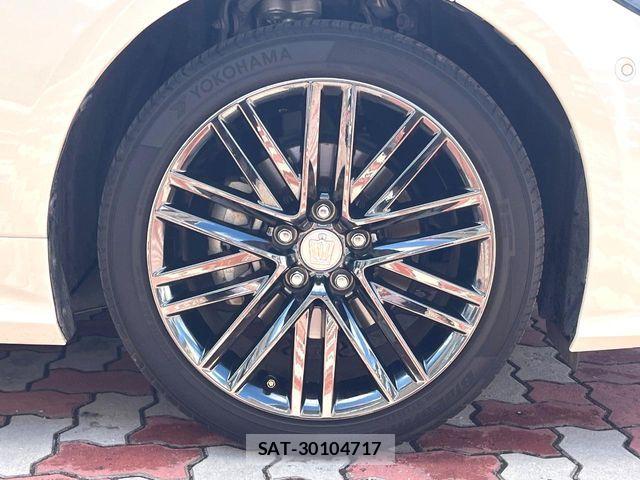 Toyota CROWN SEDAN 2019-09 8828411-12