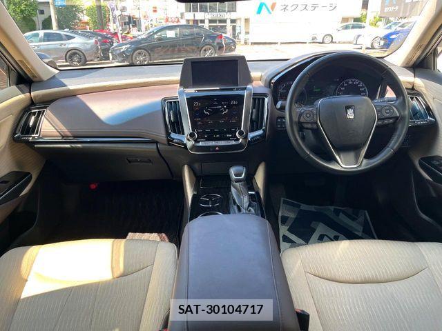 Toyota CROWN SEDAN 2019-09 8828411-1