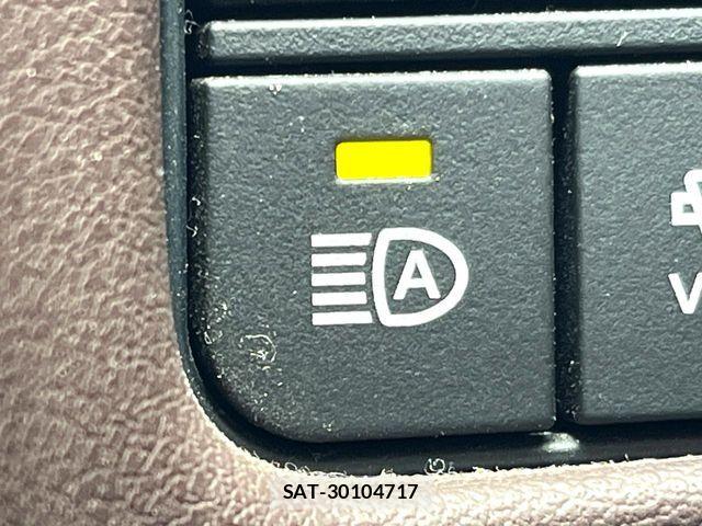 Toyota CROWN SEDAN 2019-09 8828411-4