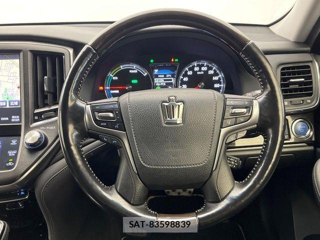 Toyota CROWN SEDAN 2017-09 8828408-10