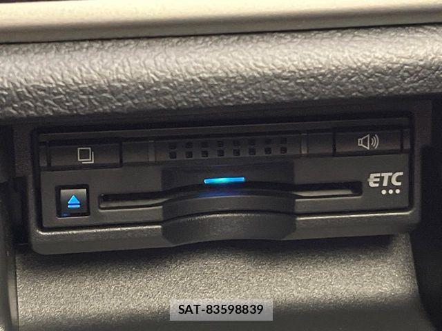 Toyota CROWN SEDAN 2017-09 8828408-11