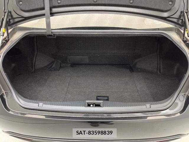 Toyota CROWN SEDAN 2017-09 8828408-14