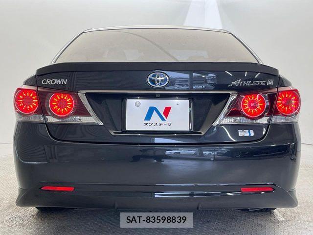 Toyota CROWN SEDAN 2017-09 8828408-16
