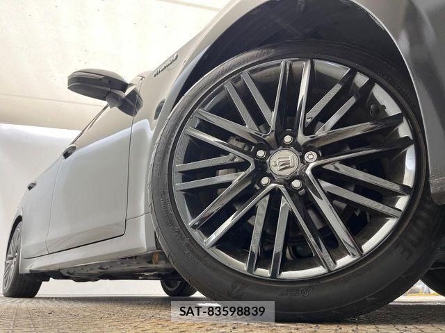 Toyota CROWN SEDAN 2017-09 8828408-2