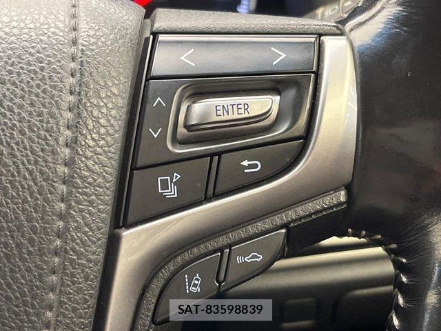 Toyota CROWN SEDAN 2017-09 8828408-6