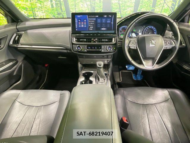 Toyota CROWN SEDAN 2022-03 8828394-1