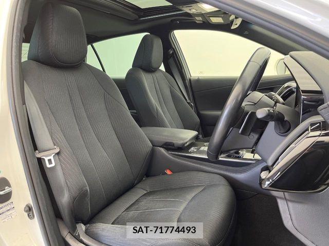 Toyota CROWN SEDAN 2018-09 8828400-8