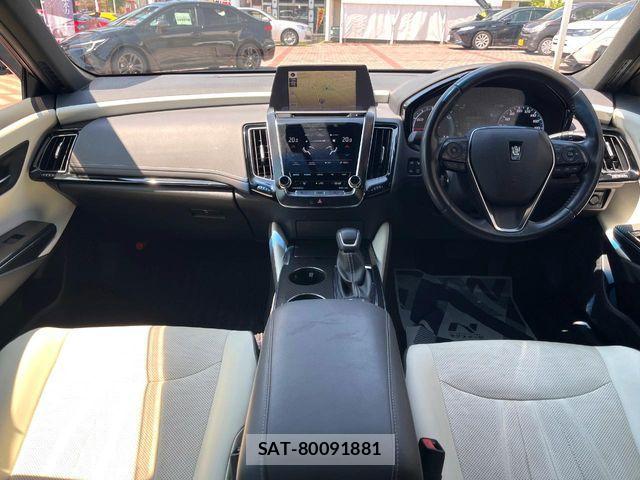 Toyota CROWN SEDAN 2018-09 8828406-1