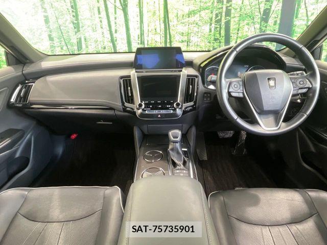 Toyota CROWN SEDAN 2018-06 8828398-1