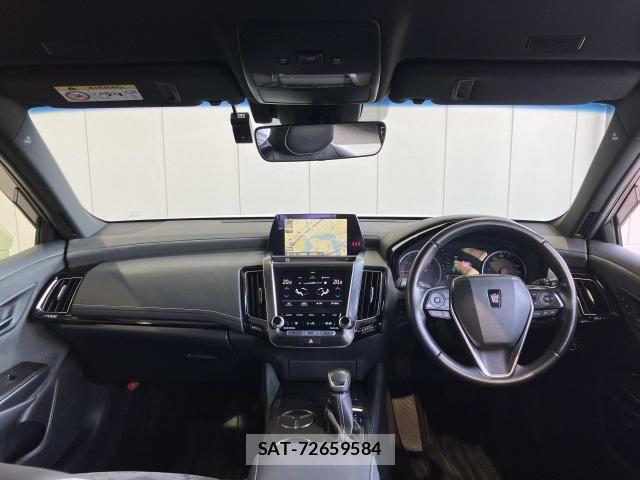 Toyota CROWN SEDAN 2019-06 8828403-1