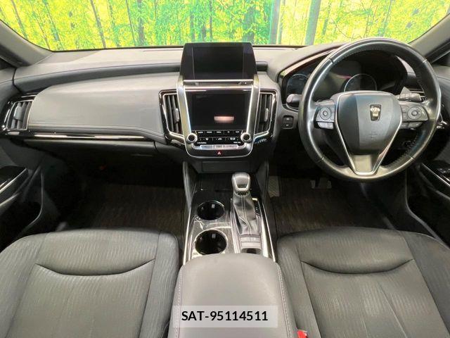 Toyota CROWN SEDAN 2019-08 8828415-1