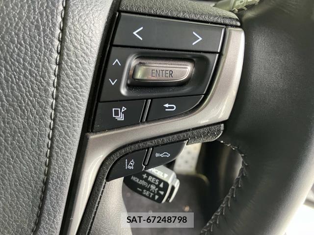 Toyota CROWN SEDAN 2018-04 8828409-11