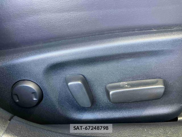 Toyota CROWN SEDAN 2018-04 8828409-14