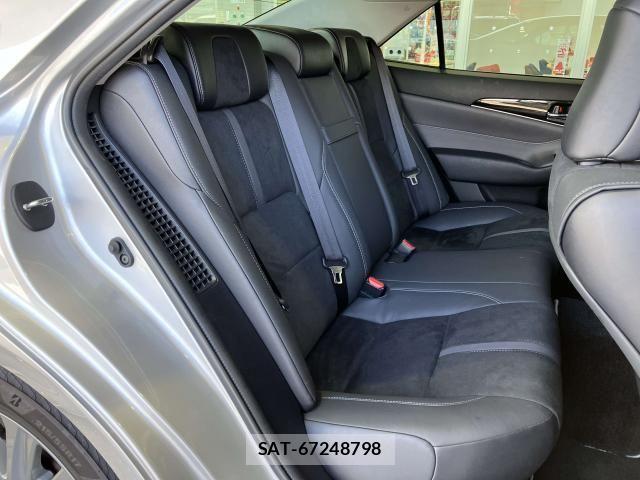 Toyota CROWN SEDAN 2018-04 8828409-15