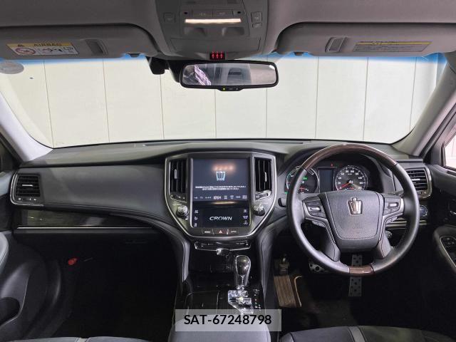 Toyota CROWN SEDAN 2018-04 8828409-1