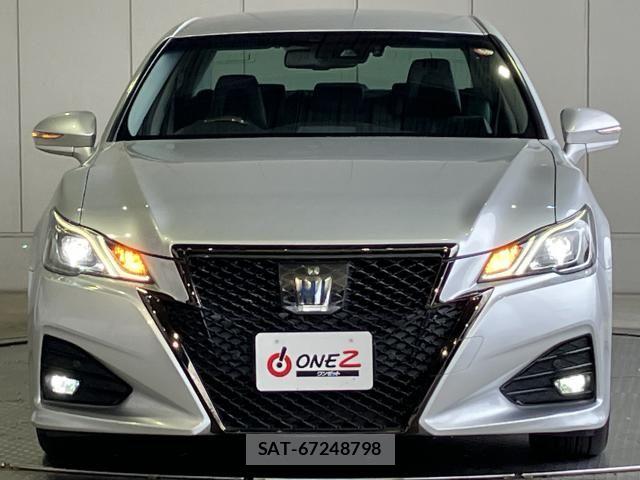 Toyota CROWN SEDAN 2018-04 8828409-20
