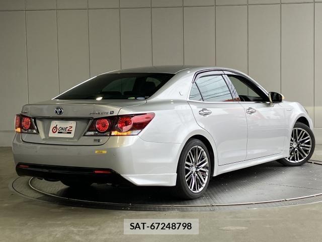 Toyota CROWN SEDAN 2018-04 8828409-22