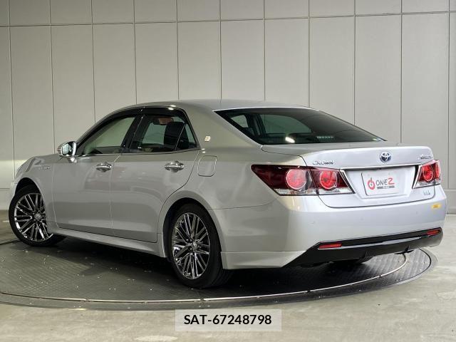 Toyota CROWN SEDAN 2018-04 8828409-24