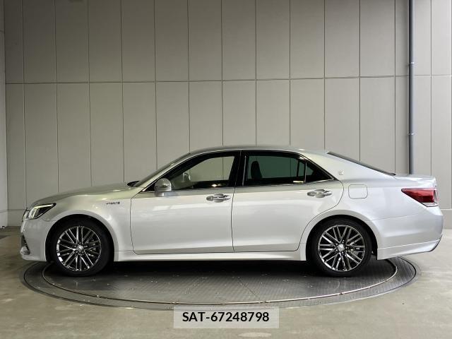 Toyota CROWN SEDAN 2018-04 8828409-26