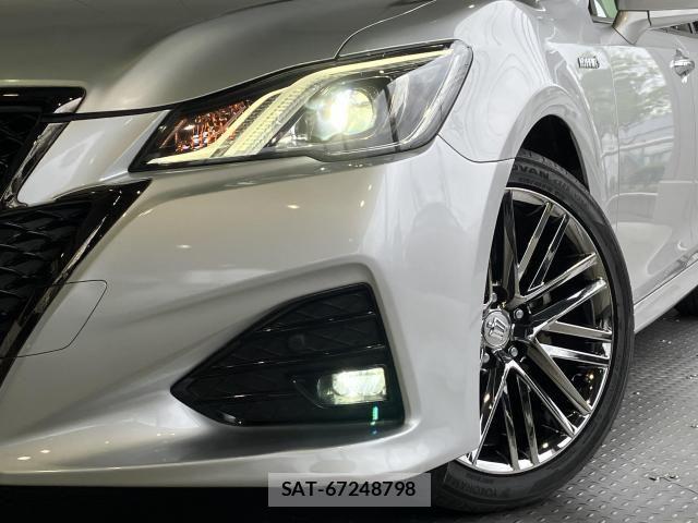 Toyota CROWN SEDAN 2018-04 8828409-28