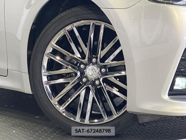 Toyota CROWN SEDAN 2018-04 8828409-4