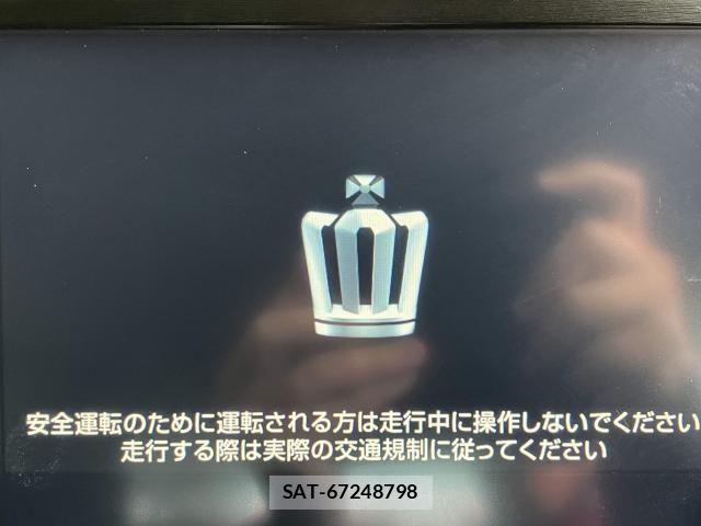 Toyota CROWN SEDAN 2018-04 8828409-5