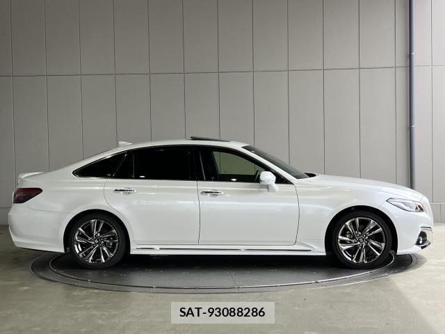 Toyota CROWN SEDAN 2022-02 8828393-26