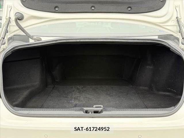 Toyota CROWN SEDAN 2019-11 8828410-19
