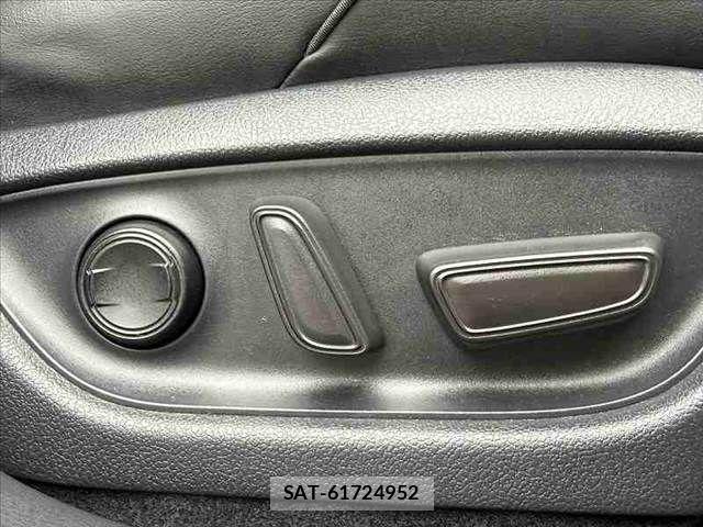 Toyota CROWN SEDAN 2019-11 8828410-28