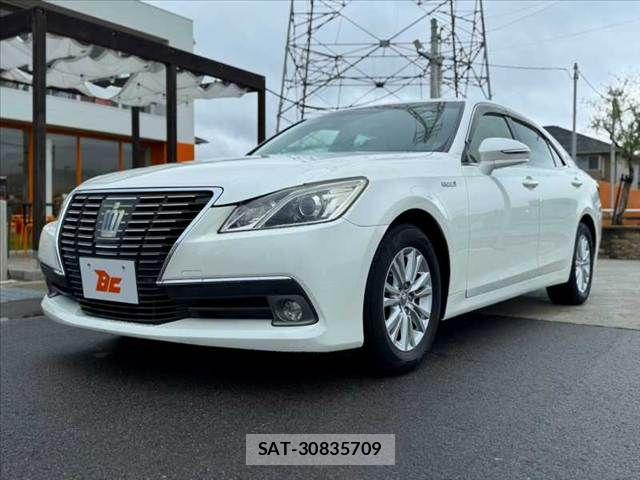Toyota CROWN SEDAN 2014-01 8828432-9