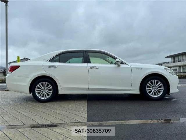 Toyota CROWN SEDAN 2014-01 8828432-11