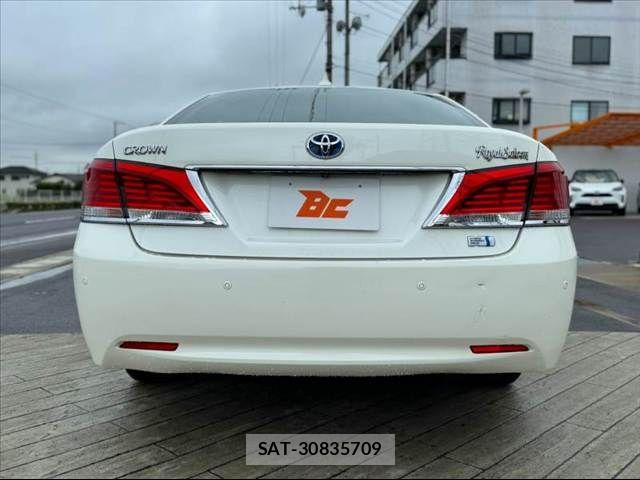 Toyota CROWN SEDAN 2014-01 8828432-12