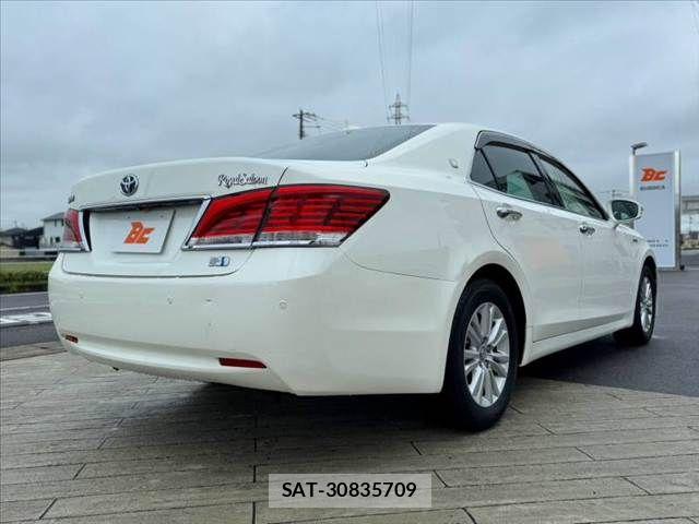 Toyota CROWN SEDAN 2014-01 8828432-13