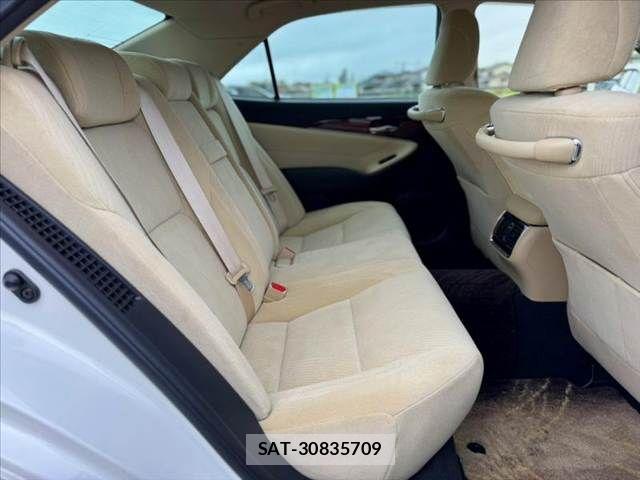 Toyota CROWN SEDAN 2014-01 8828432-17