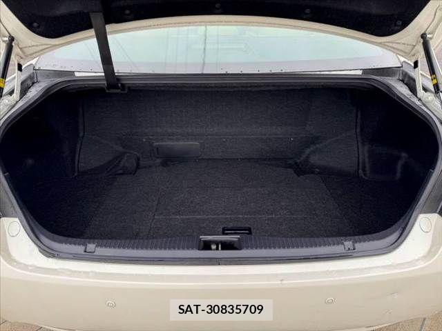 Toyota CROWN SEDAN 2014-01 8828432-18