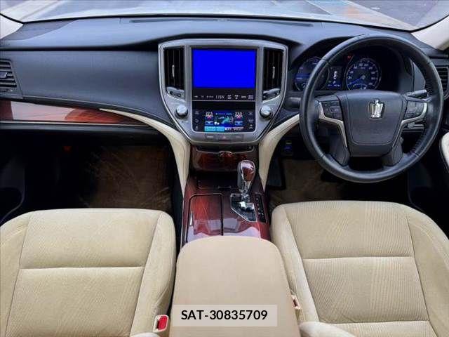 Toyota CROWN SEDAN 2014-01 8828432-1