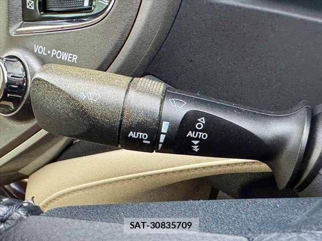 Toyota CROWN SEDAN 2014-01 8828432-23