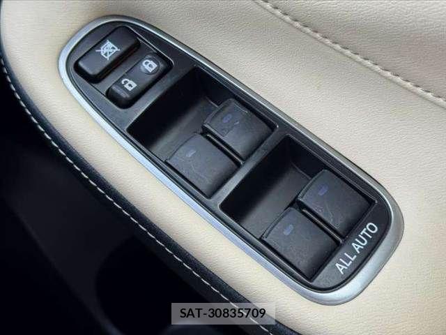 Toyota CROWN SEDAN 2014-01 8828432-26