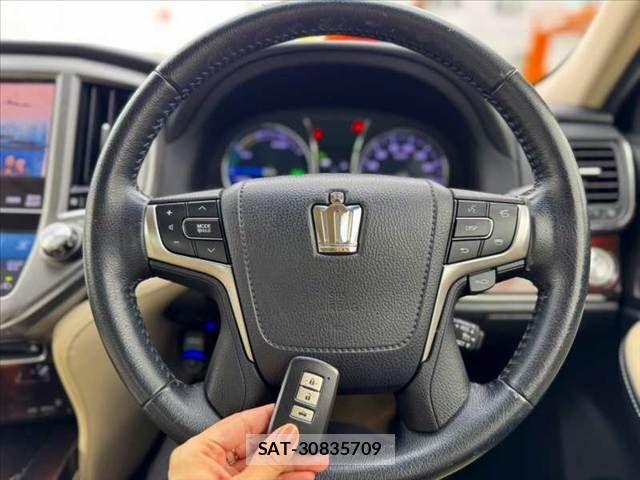 Toyota CROWN SEDAN 2014-01 8828432-4