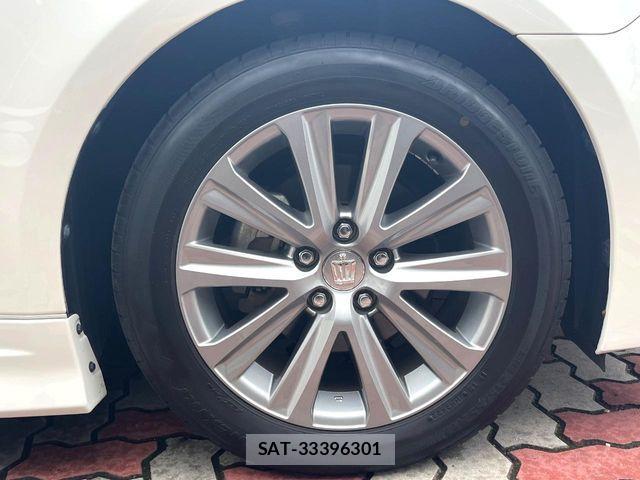 Toyota CROWN SEDAN 2018-03 8828407-12