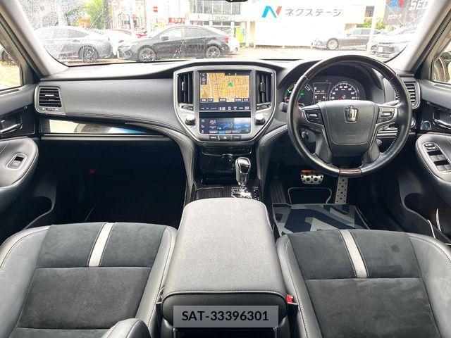 Toyota CROWN SEDAN 2018-03 8828407-1