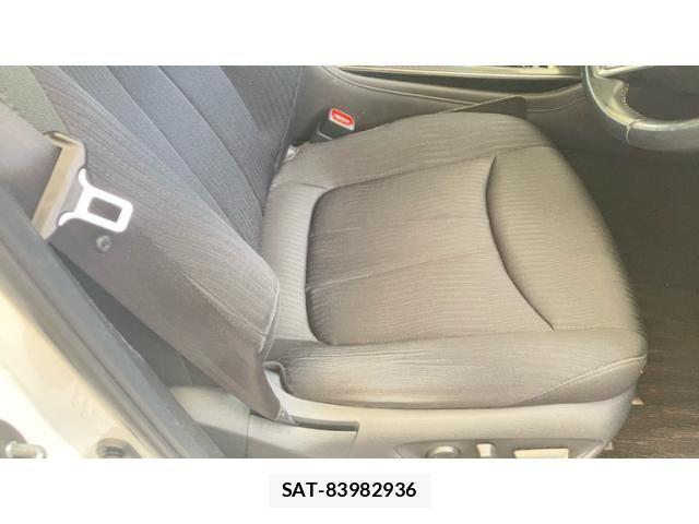 Toyota CROWN SEDAN 2021-04 8828412-12