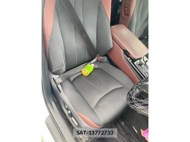 Toyota CROWN SEDAN 2018-07 8828427-12