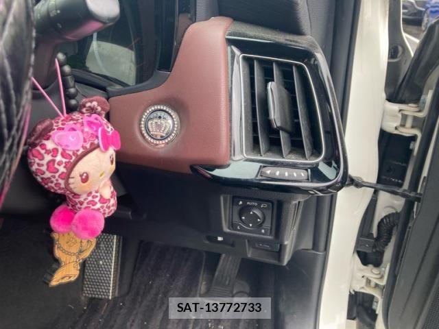 Toyota CROWN SEDAN 2018-07 8828427-14