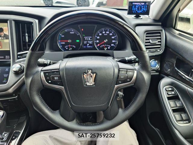Toyota CROWN SEDAN 2015-01 8848579-12