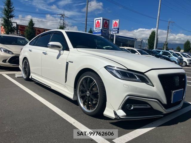 Toyota CROWN SEDAN 2018-08 8848569-1