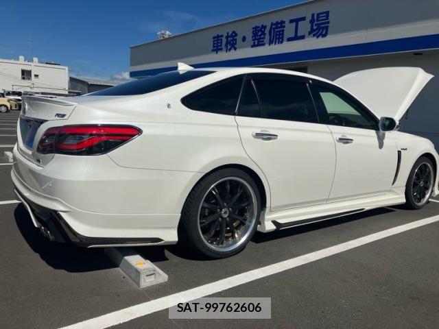 Toyota CROWN SEDAN 2018-08 8848569-6