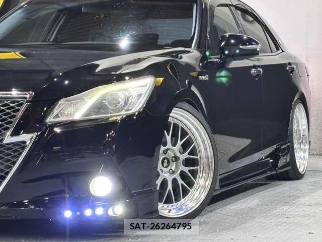 Toyota CROWN SEDAN 2013-10 8870720-9