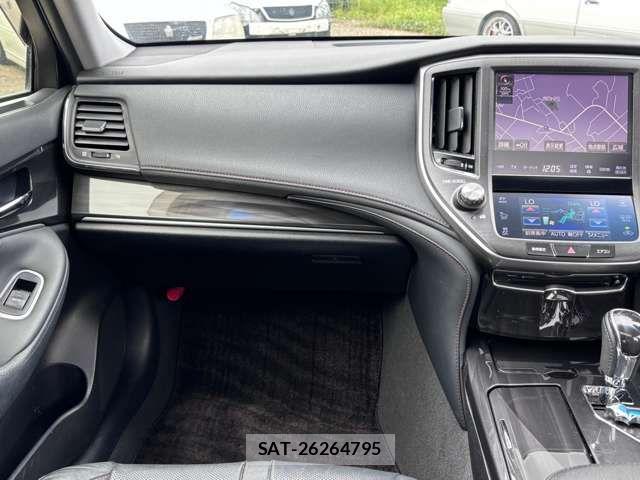 Toyota CROWN SEDAN 2013-10 8870720-18